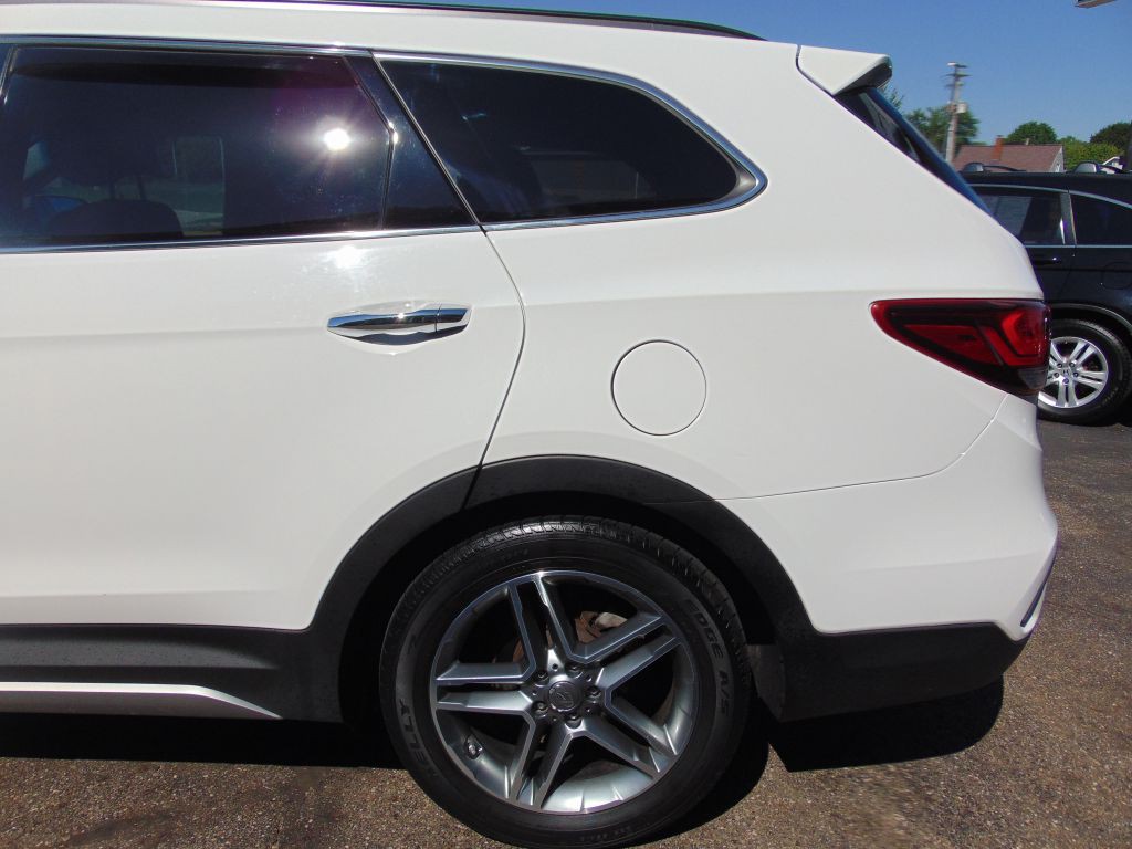 2017 Hyundai Santa Fe Image 13