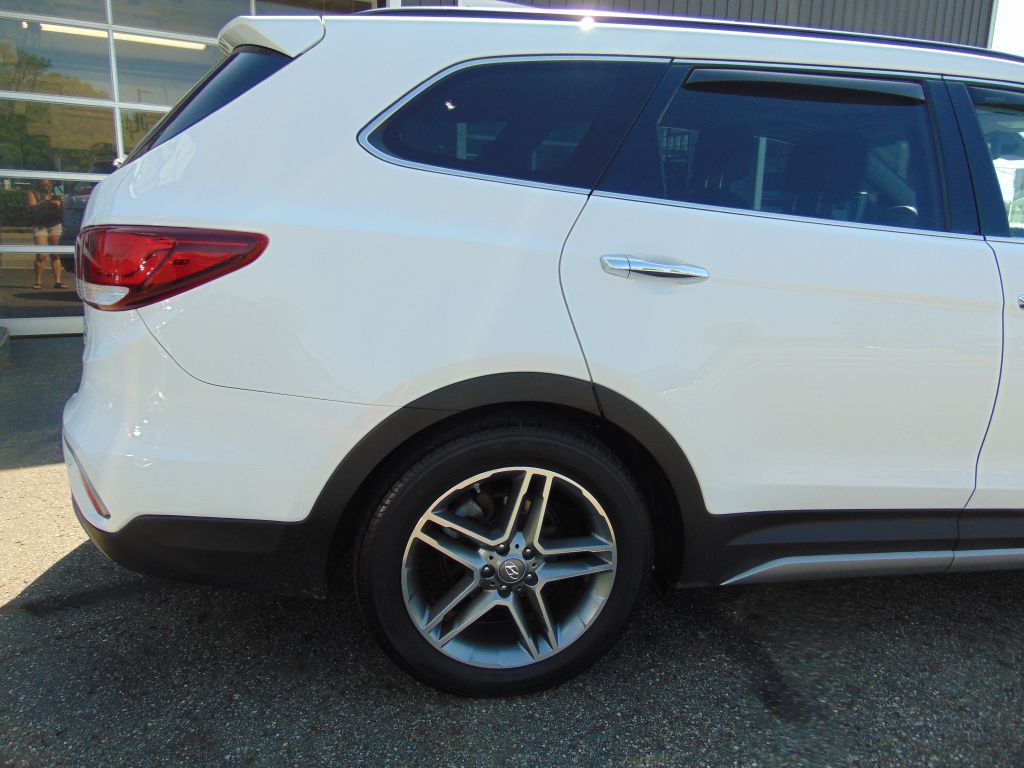 2017 Hyundai Santa Fe Image 14