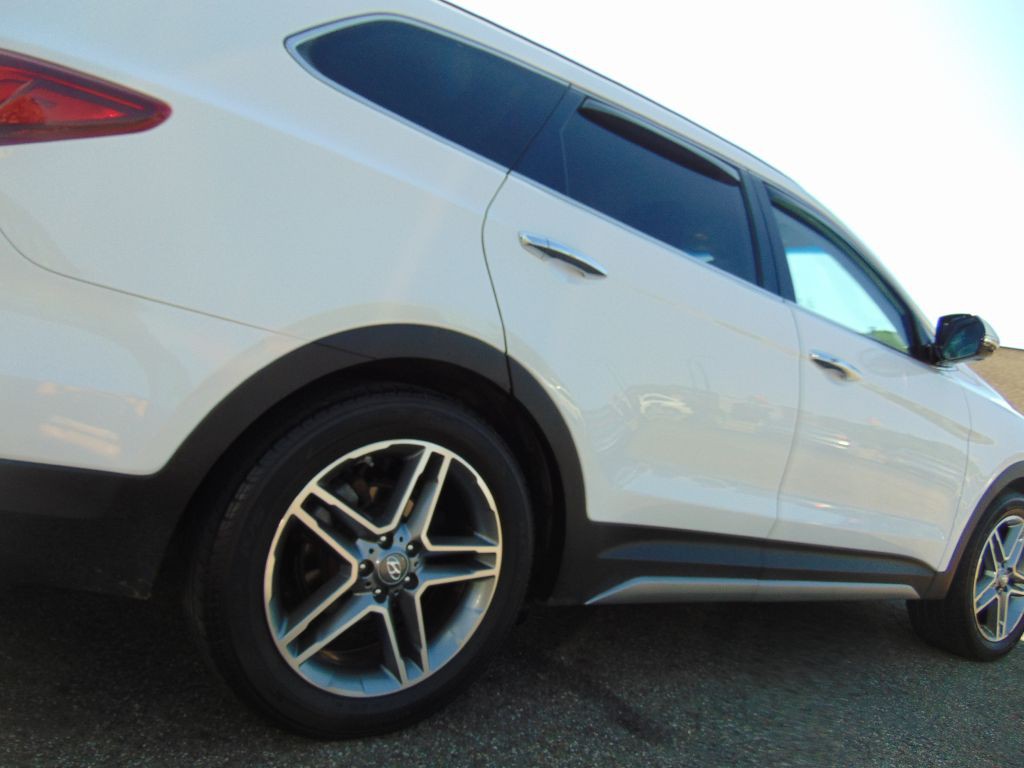 2017 Hyundai Santa Fe Image 15