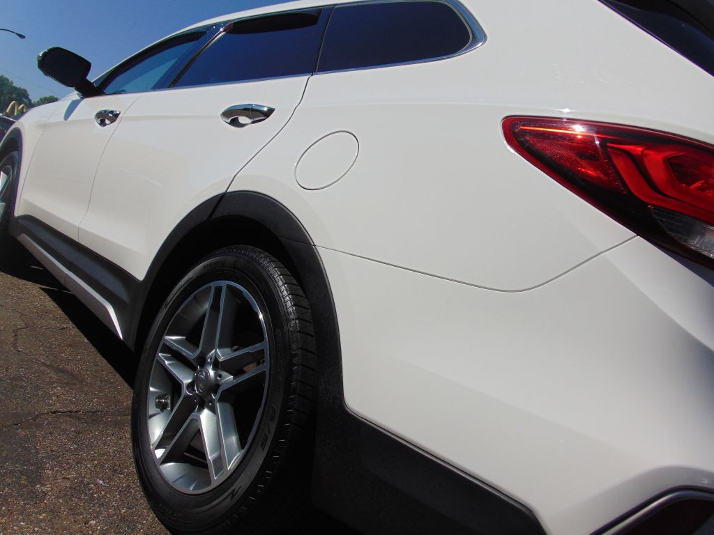 2017 Hyundai Santa Fe Image 16