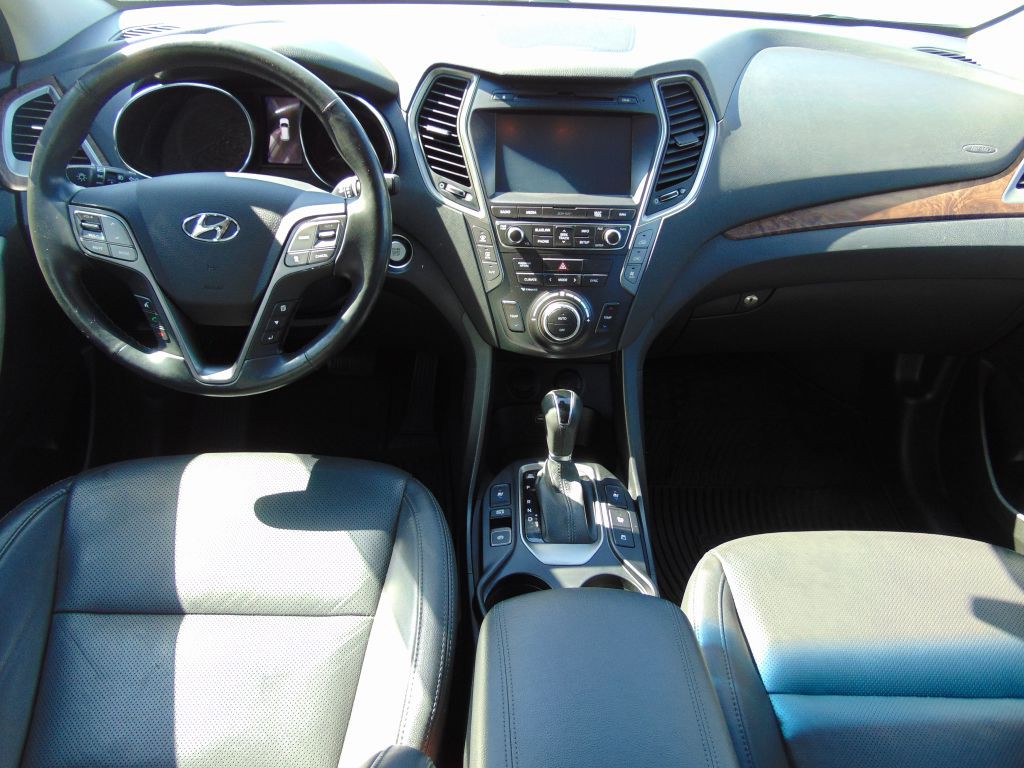 2017 Hyundai Santa Fe Image 18