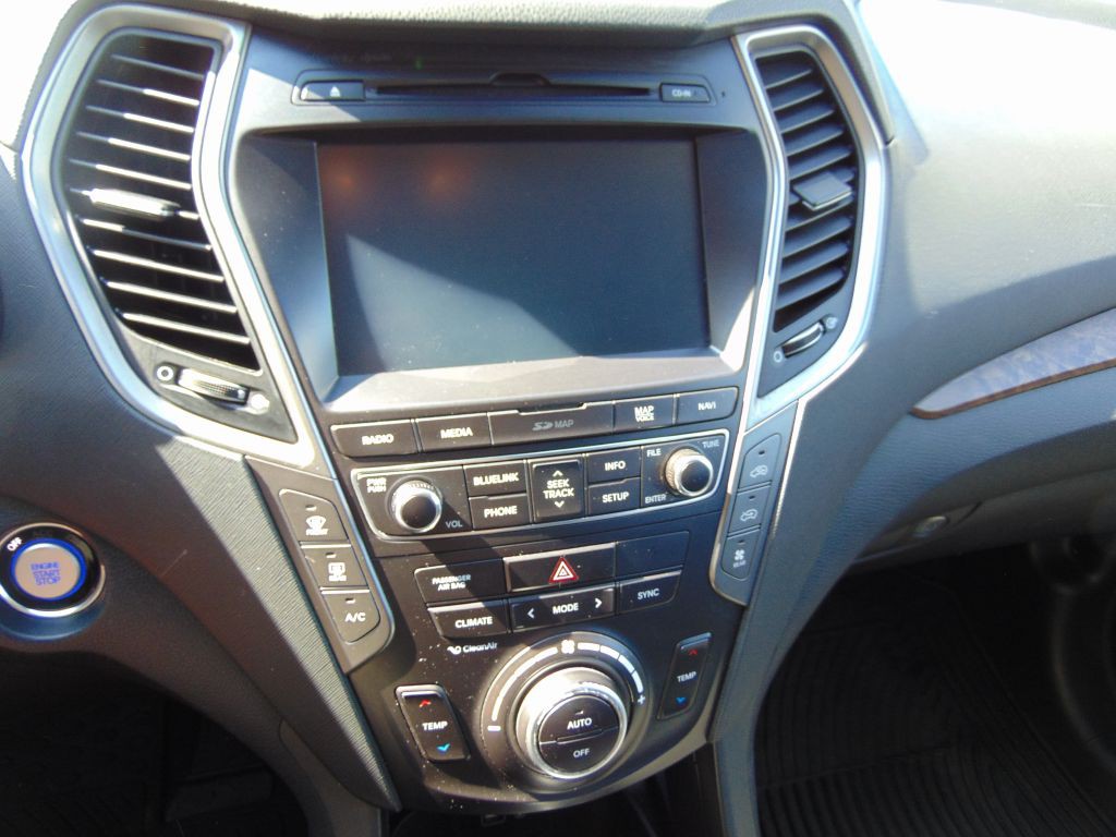 2017 Hyundai Santa Fe Image 20