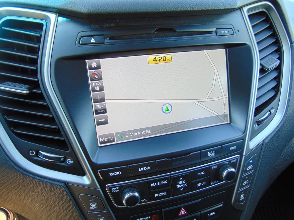 2017 Hyundai Santa Fe Image 21