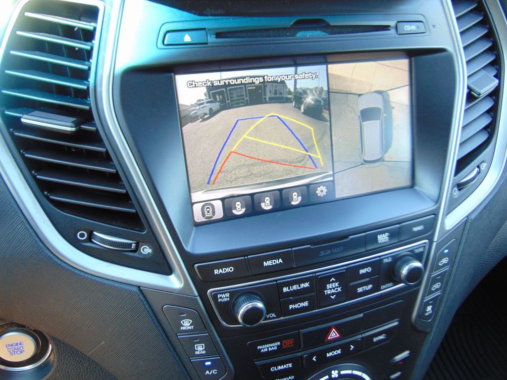2017 Hyundai Santa Fe Image 22