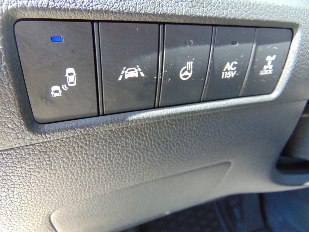 2017 Hyundai Santa Fe Image 23