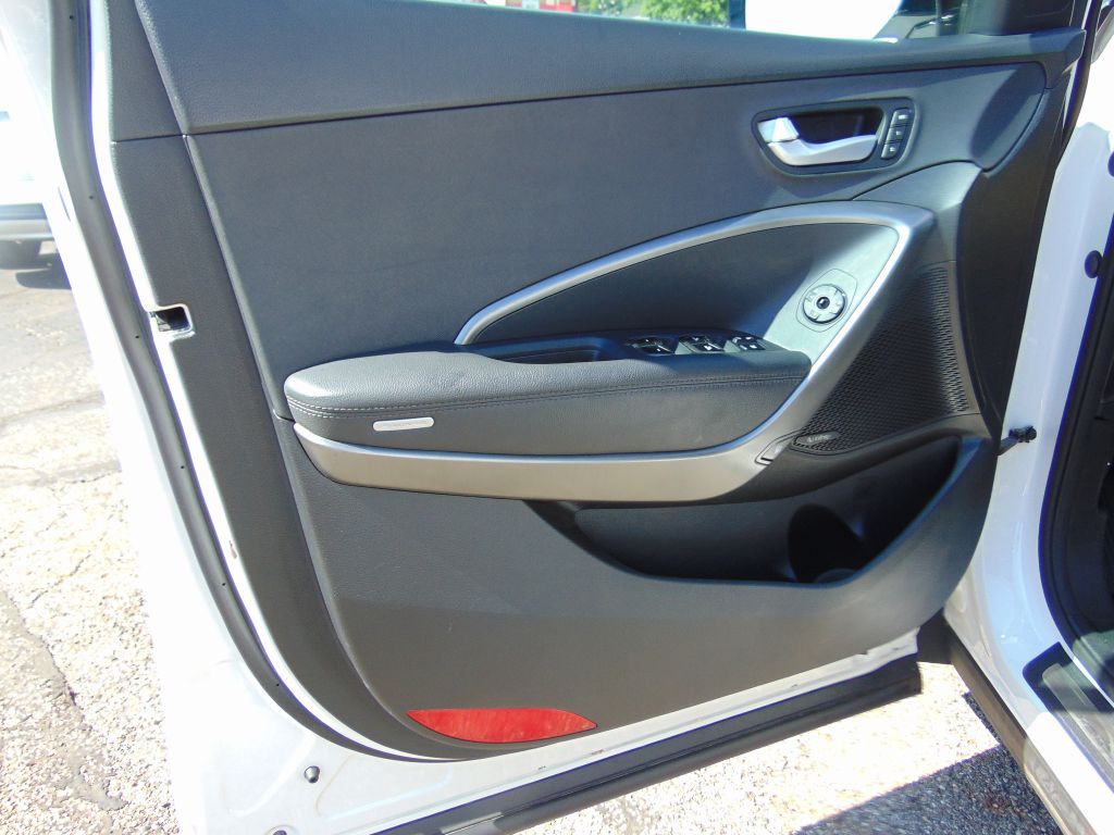 2017 Hyundai Santa Fe Image 24