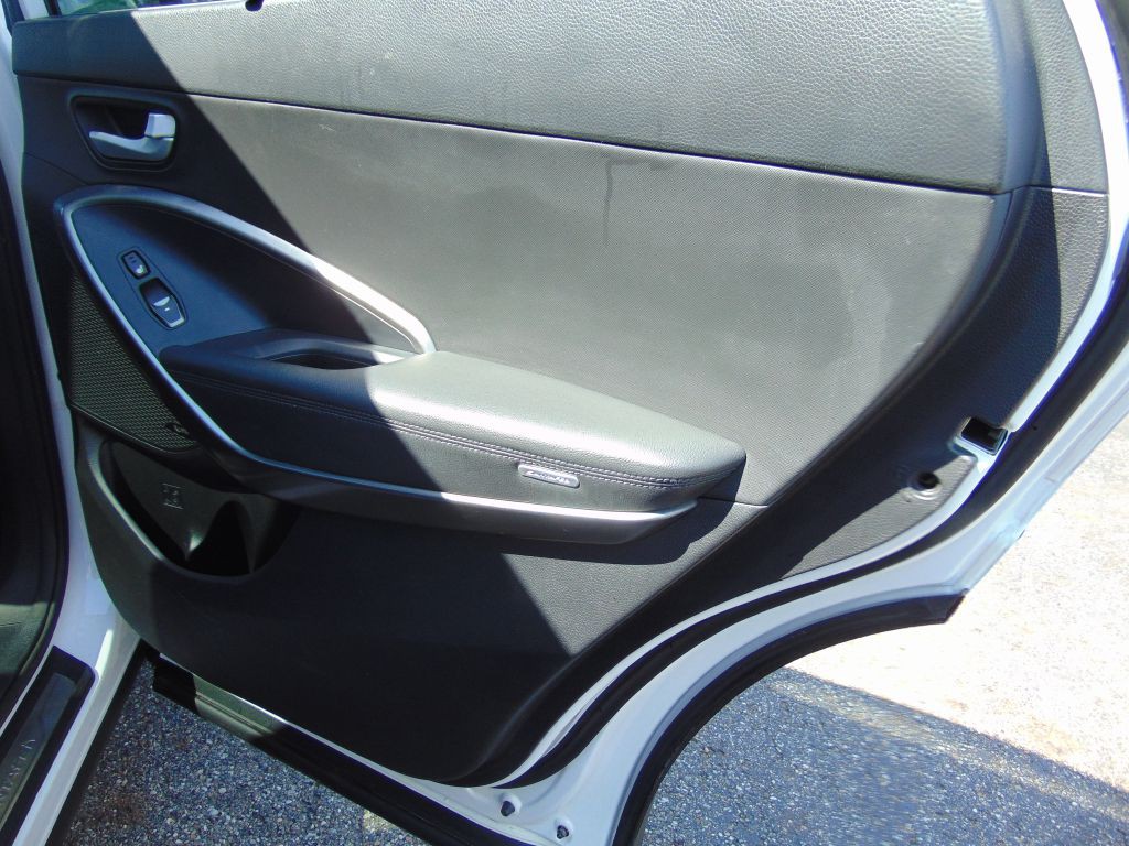 2017 Hyundai Santa Fe Image 26