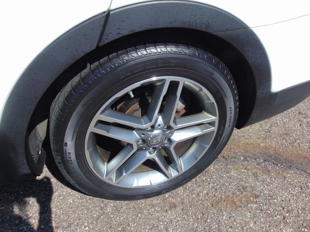 2017 Hyundai Santa Fe Image 31