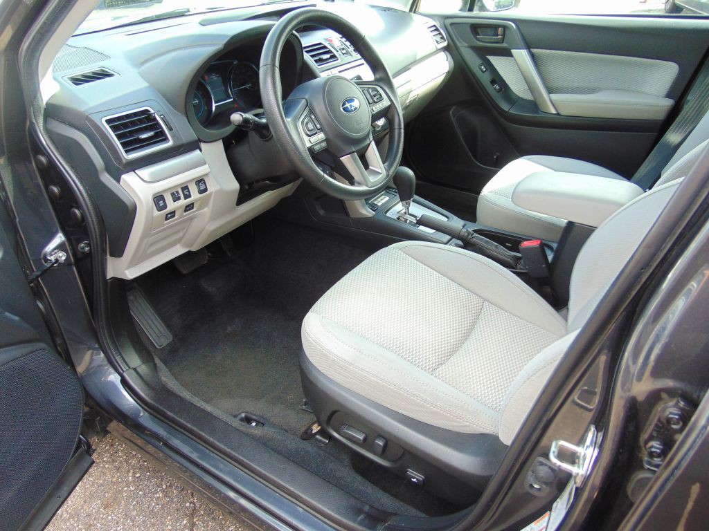 2018 Subaru Forester Image 2