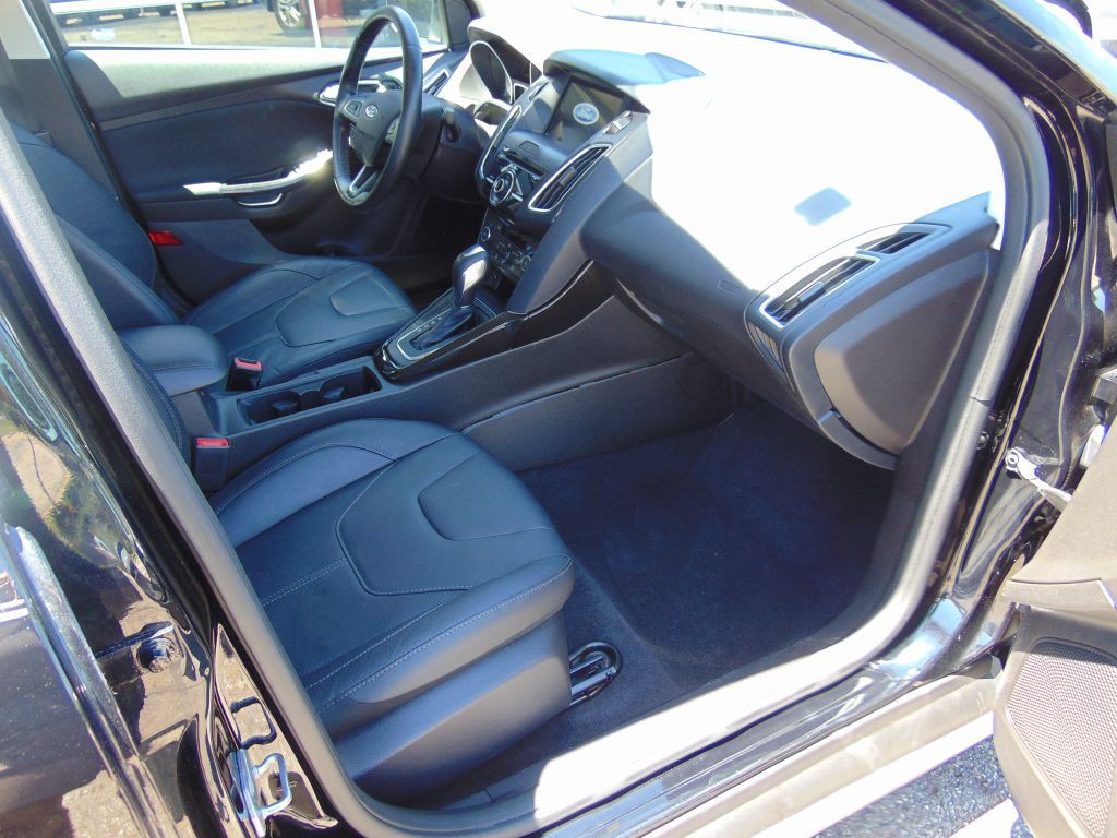 2016 Ford Focus Image 5