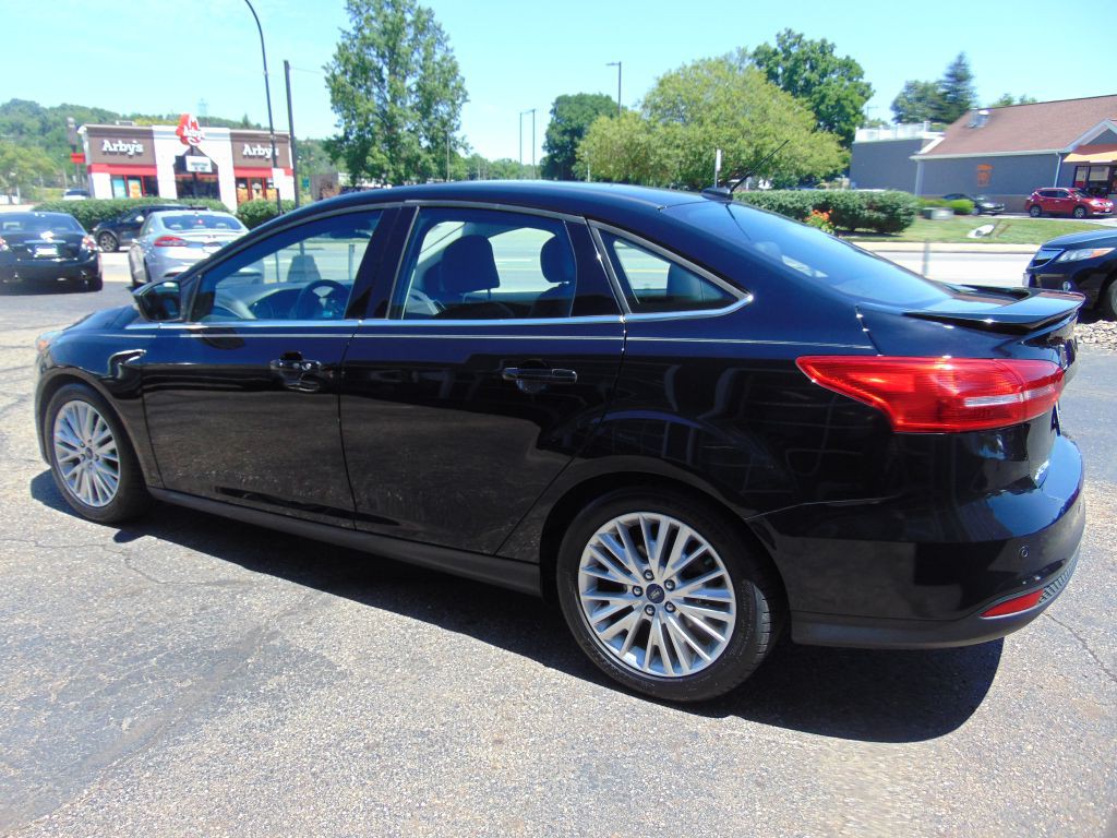 2016 Ford Focus Image 8