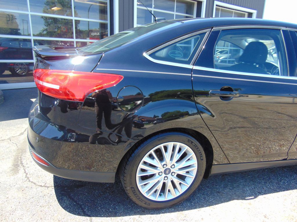 2016 Ford Focus Image 14