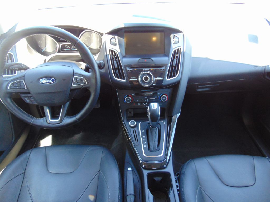 2016 Ford Focus Image 17