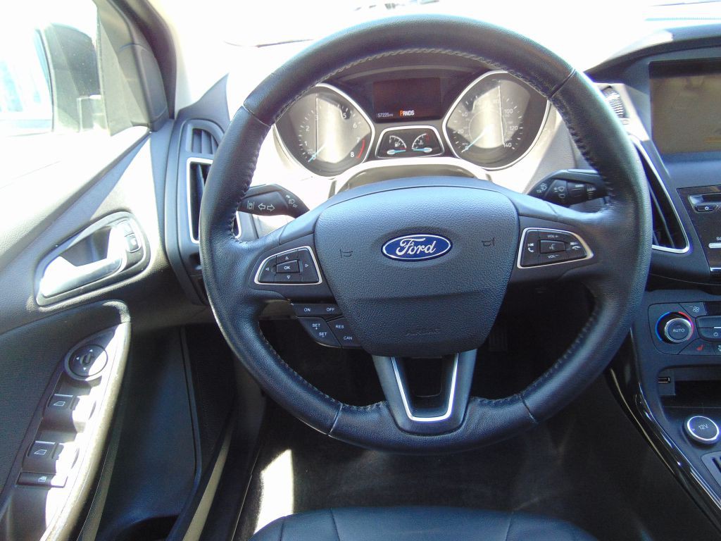 2016 Ford Focus Image 18