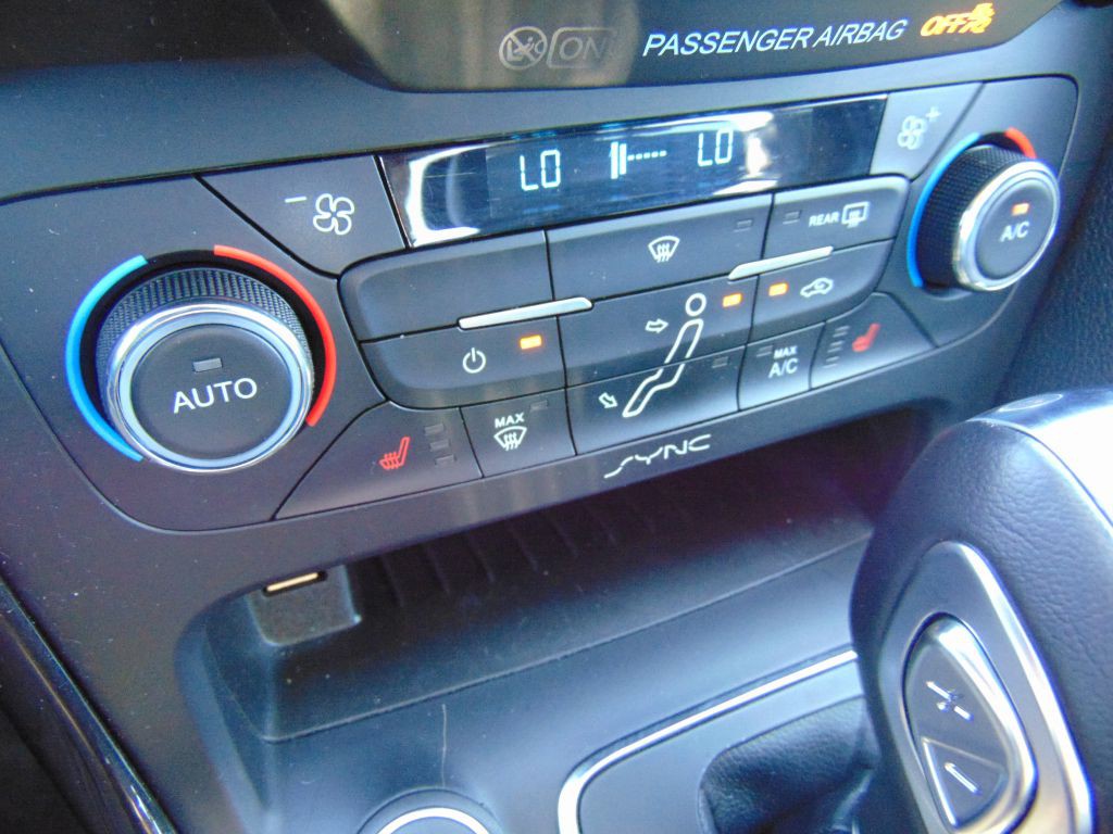 2016 Ford Focus Image 22
