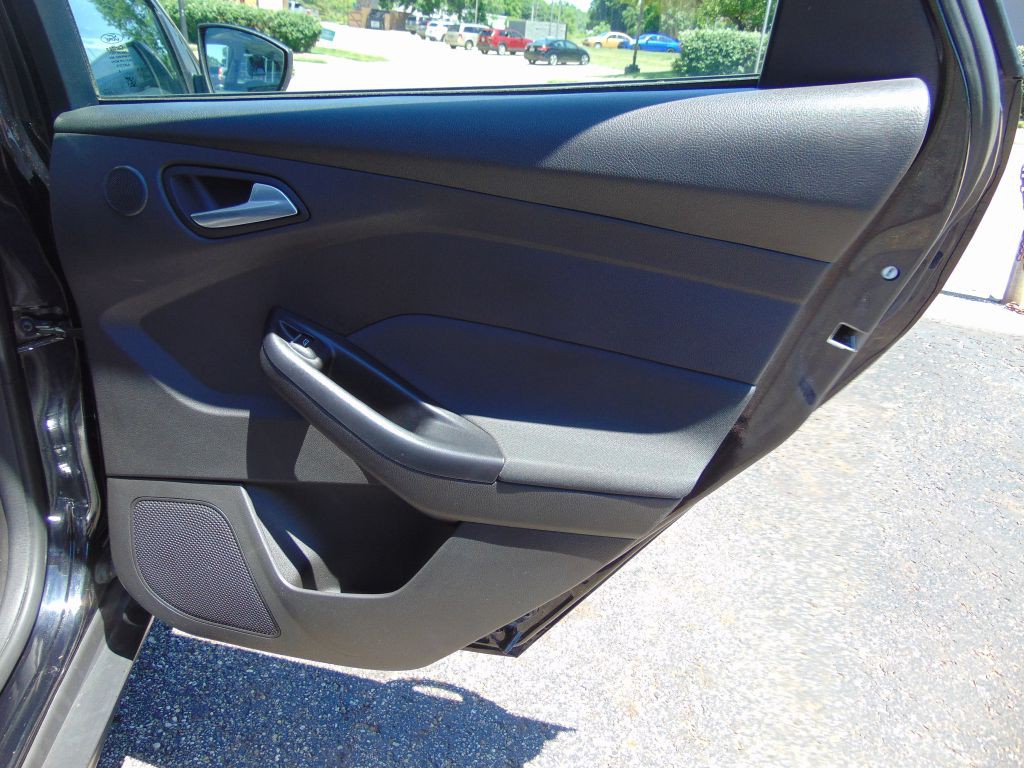 2016 Ford Focus Image 26