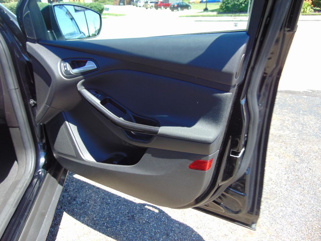 2016 Ford Focus Image 27
