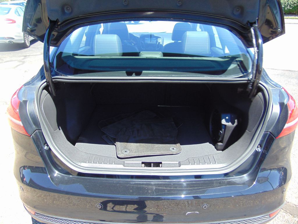 2016 Ford Focus Image 36