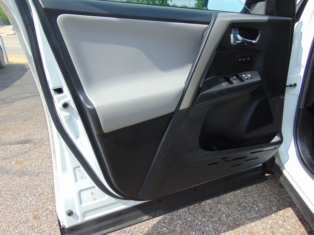 2014 Toyota Rav4 Image 22