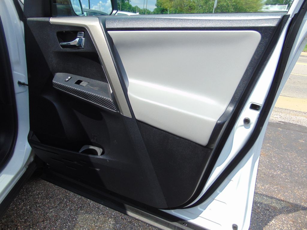 2014 Toyota Rav4 Image 25