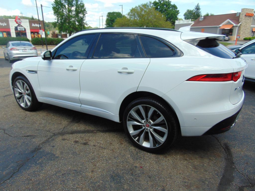 2017 Jaguar F-PACE Image 8