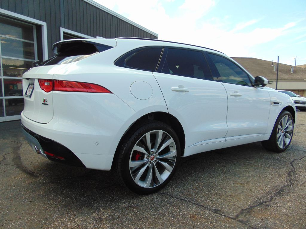 2017 Jaguar F-PACE Image 9