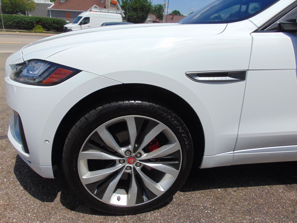 2017 Jaguar F-PACE Image 12