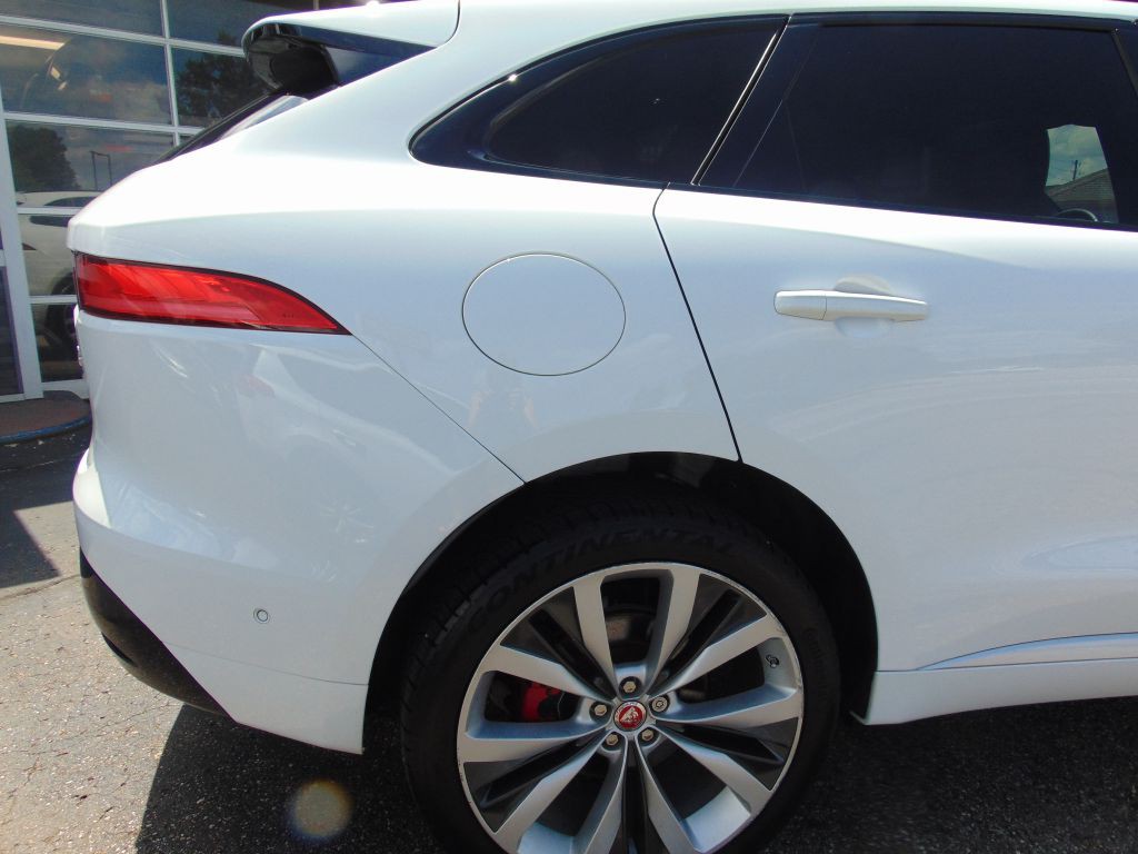 2017 Jaguar F-PACE Image 14