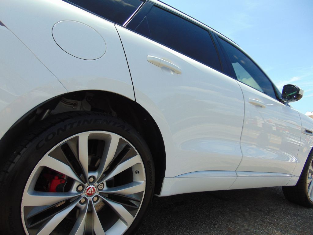 2017 Jaguar F-PACE Image 15