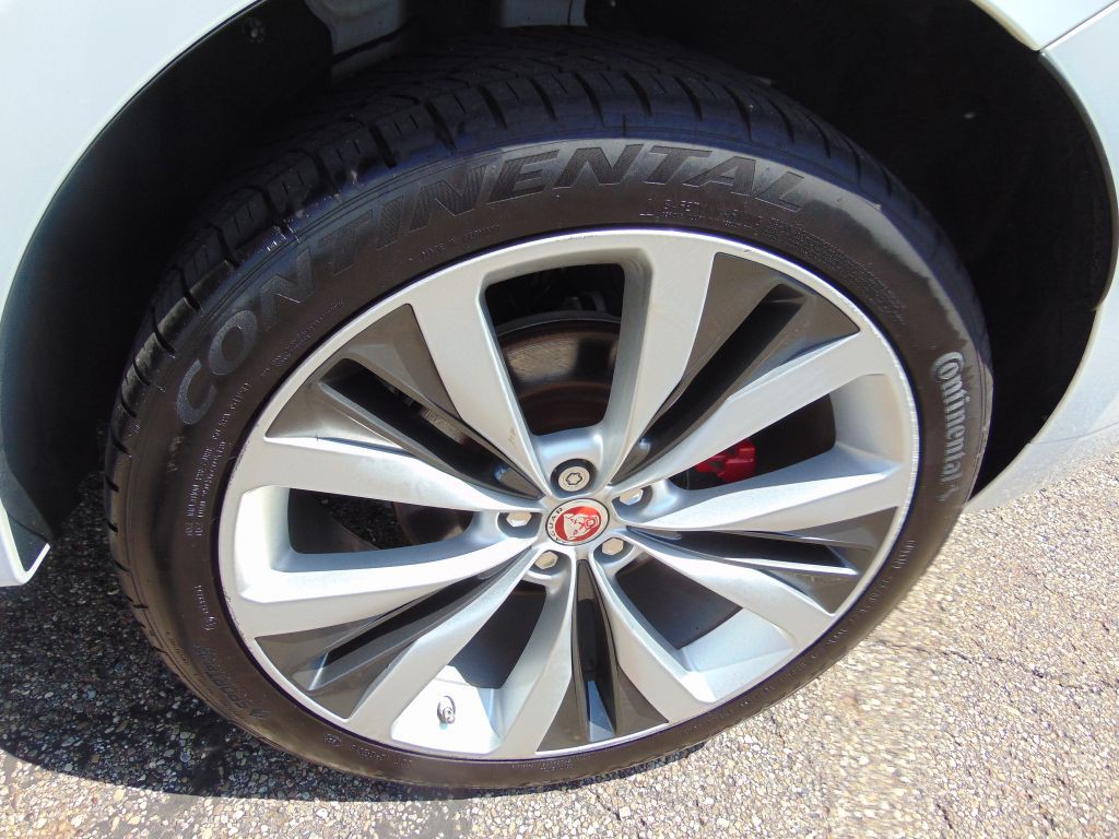 2017 Jaguar F-PACE Image 29
