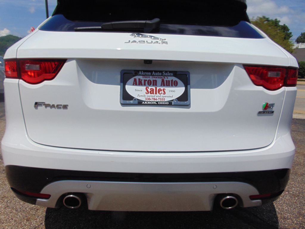 2017 Jaguar F-PACE Image 38