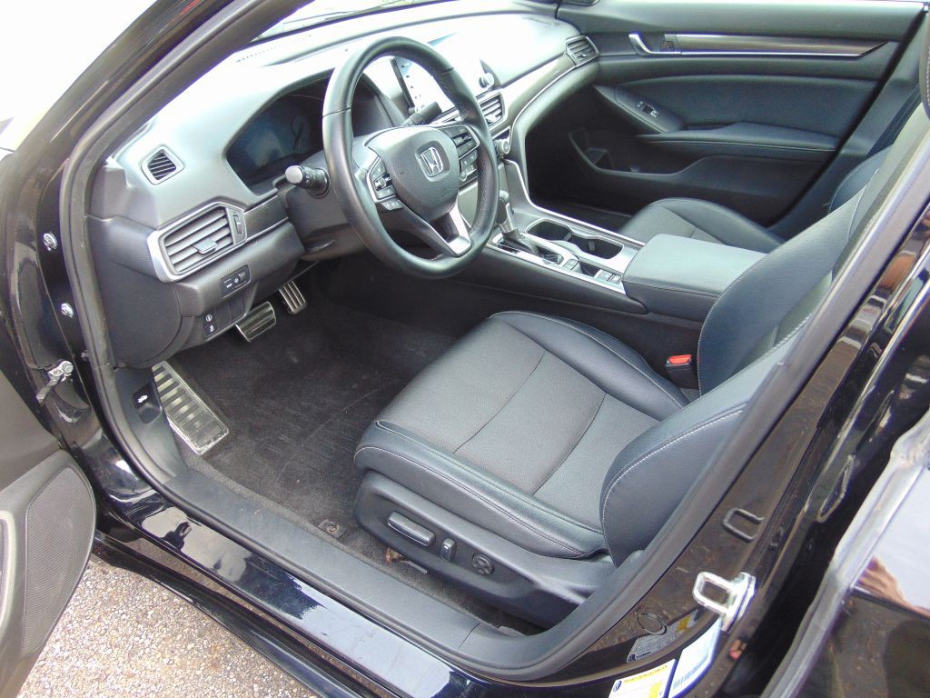 2018 Honda Accord Image 2