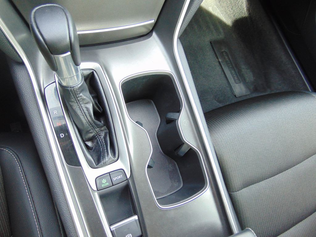 2018 Honda Accord Image 18