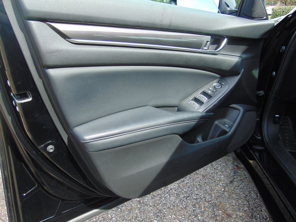 2018 Honda Accord Image 21