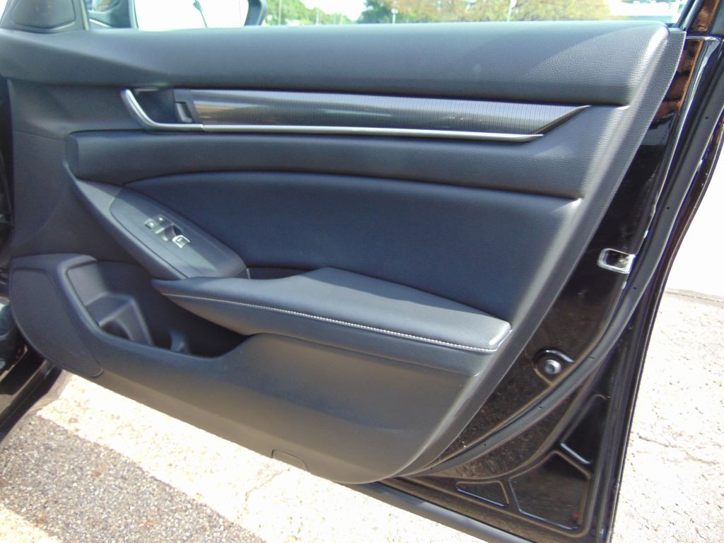 2018 Honda Accord Image 24