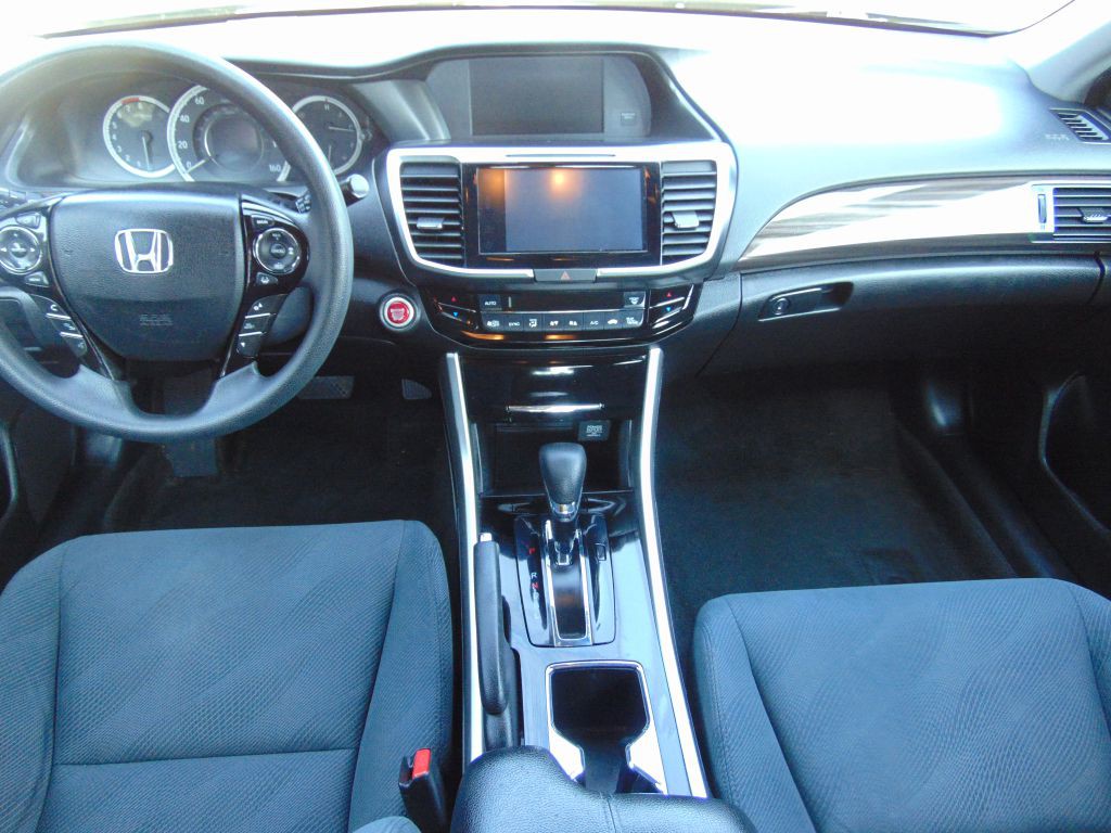 2016 Honda Accord Image 17