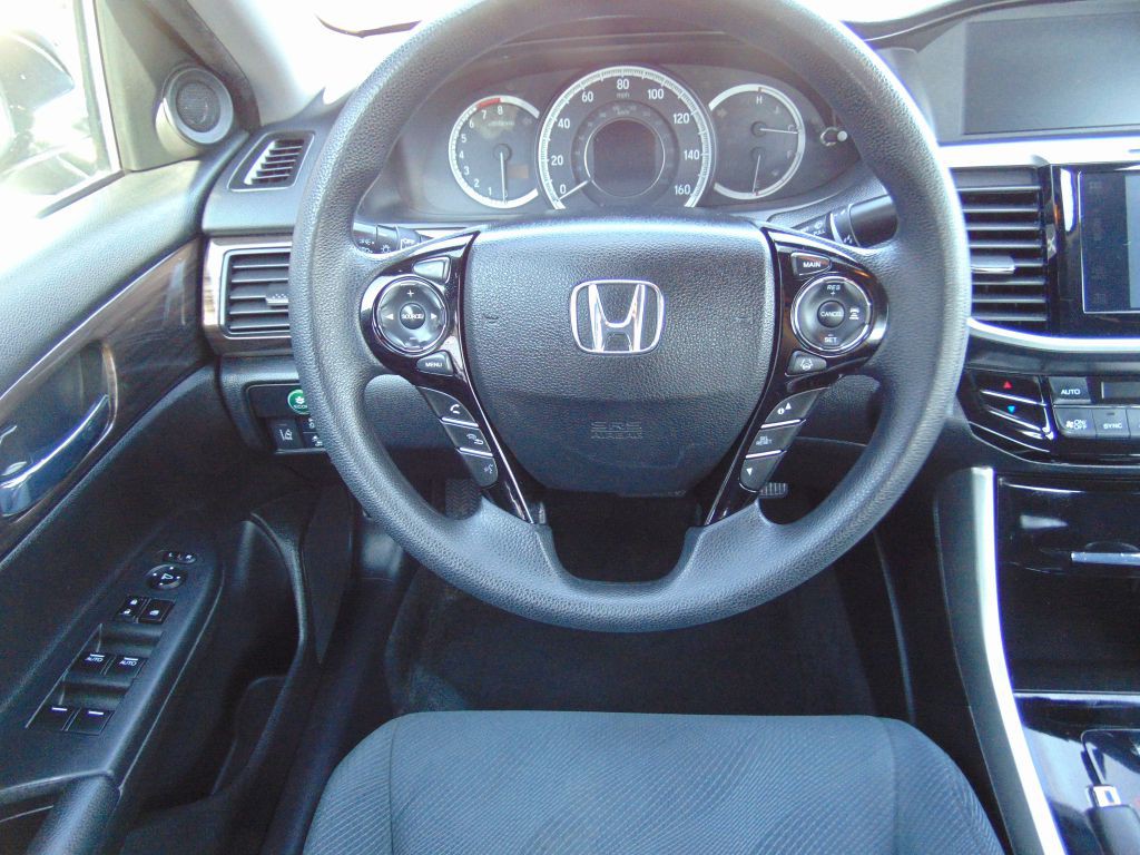 2016 Honda Accord Image 18