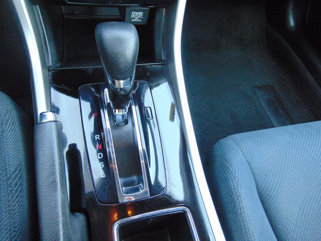 2016 Honda Accord Image 19