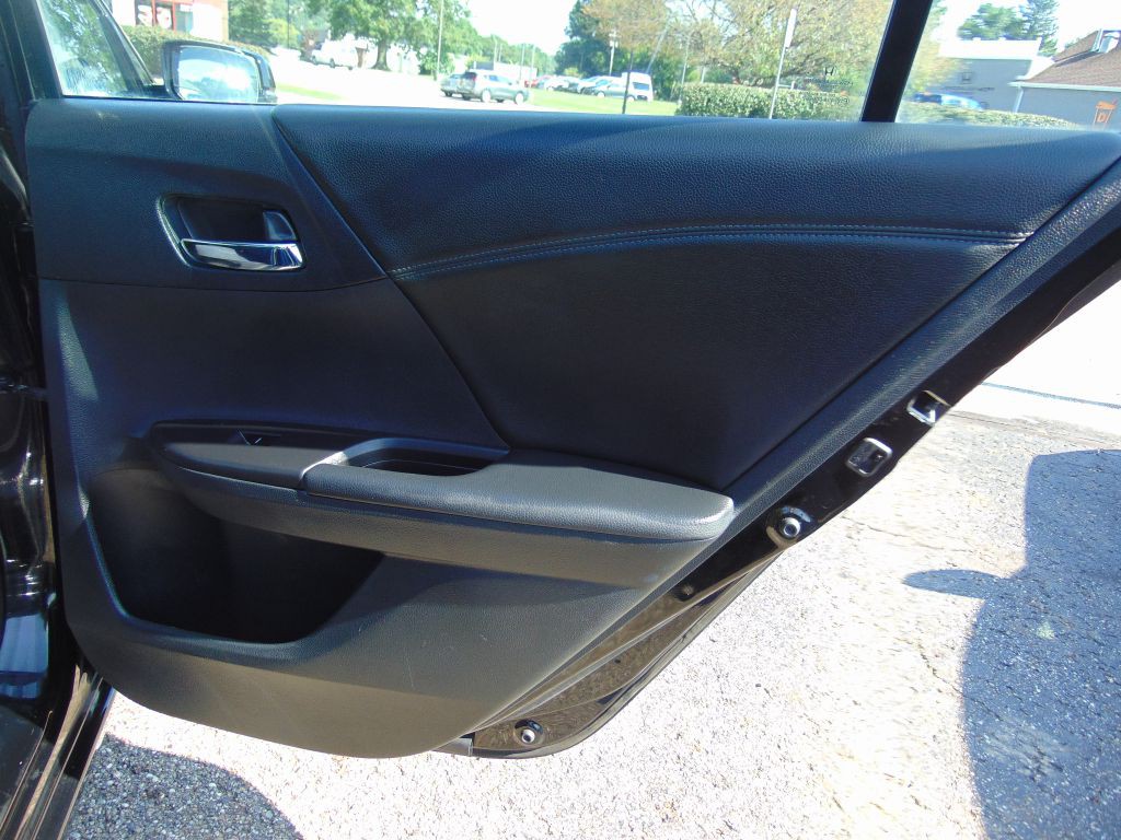 2016 Honda Accord Image 26