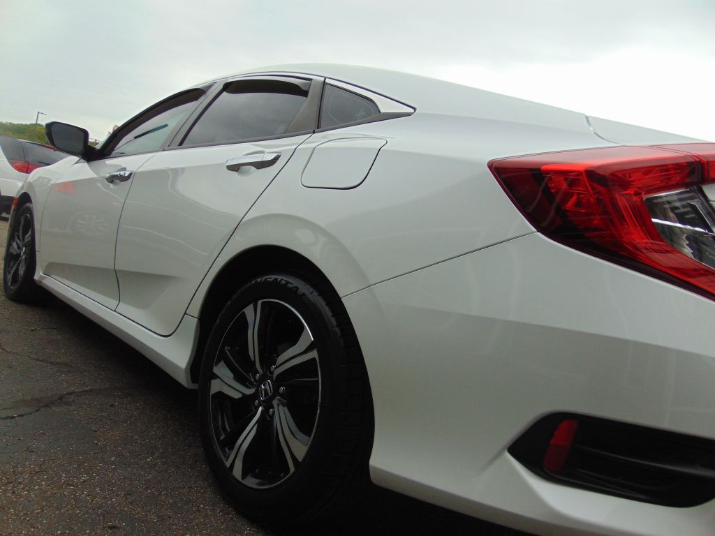 2017 Honda Civic Image 16