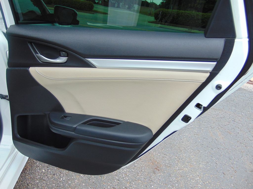 2017 Honda Civic Image 24