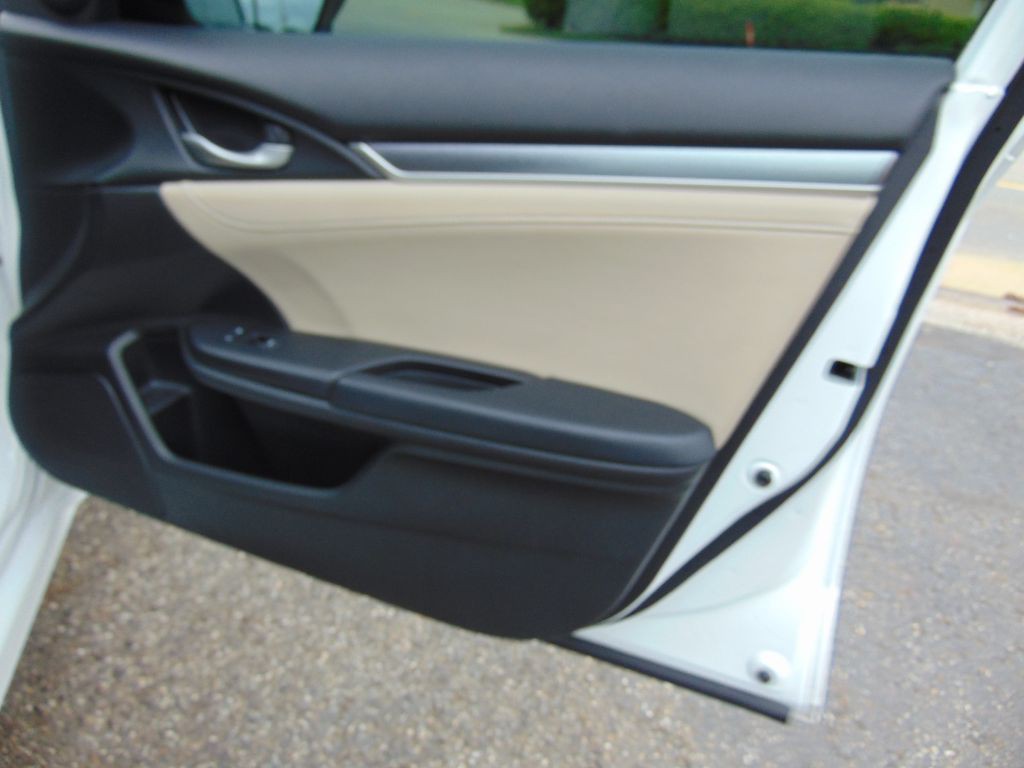 2017 Honda Civic Image 25