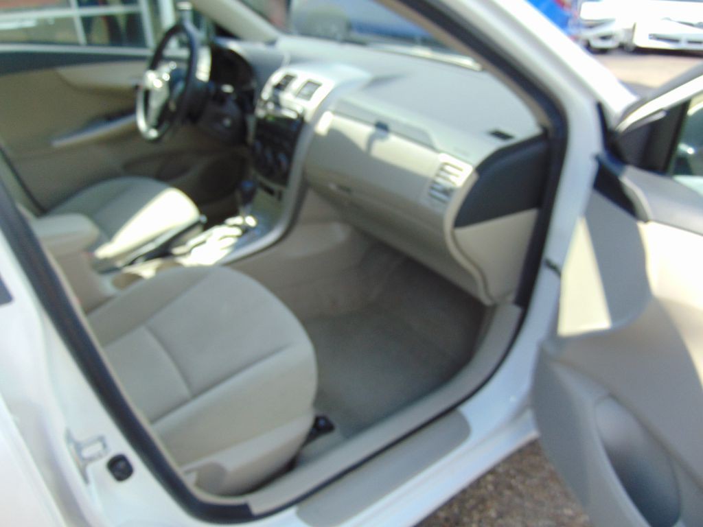 2011 Toyota Corolla Image 5