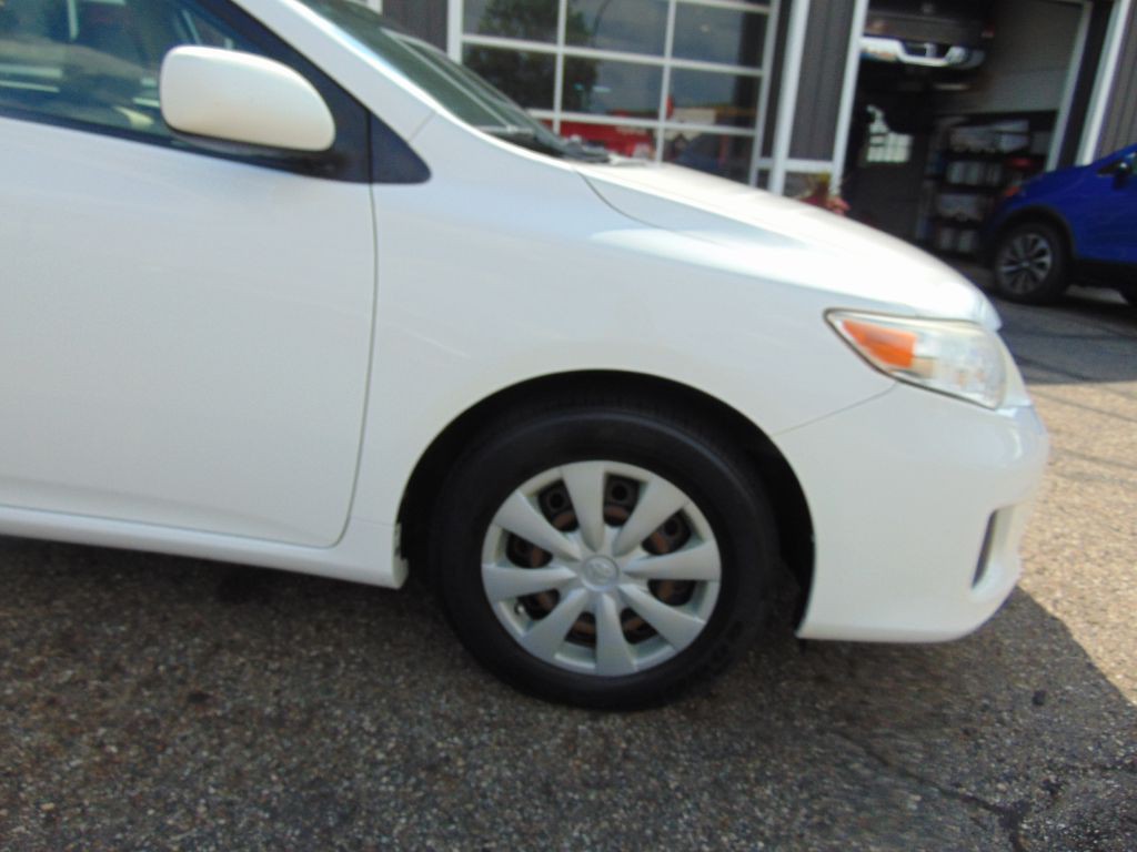 2011 Toyota Corolla Image 11