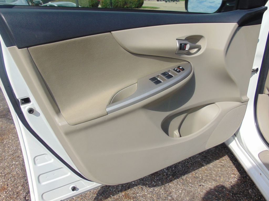 2011 Toyota Corolla Image 20