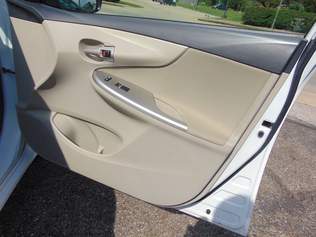 2011 Toyota Corolla Image 23