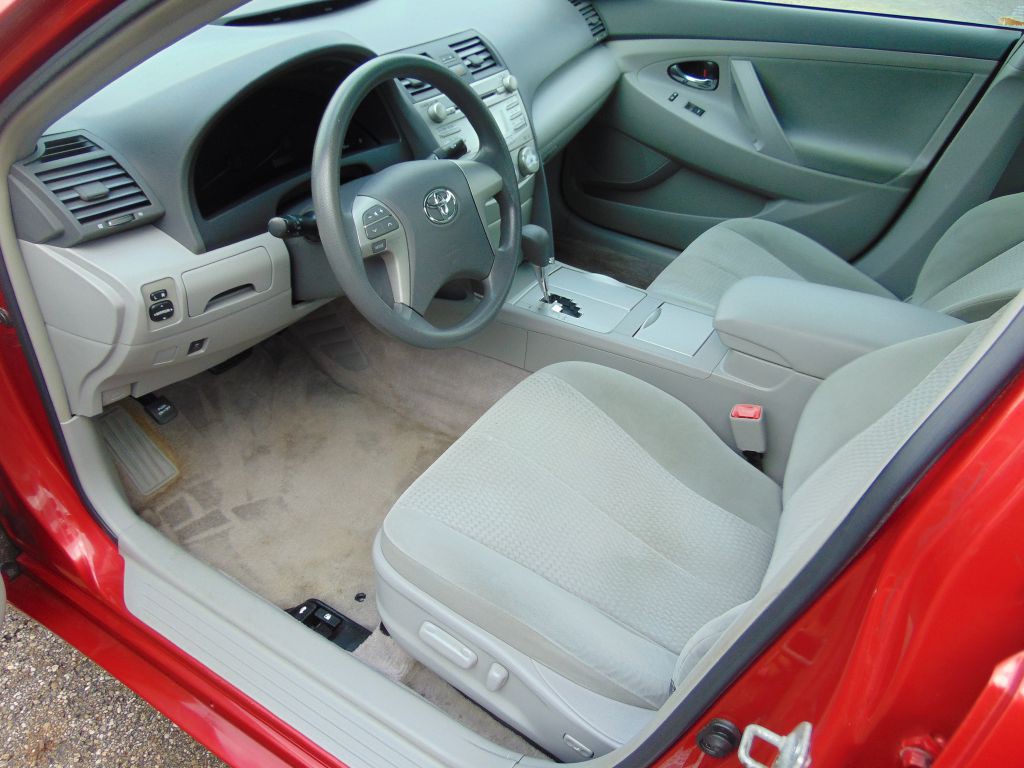 2010 Toyota Camry Image 2