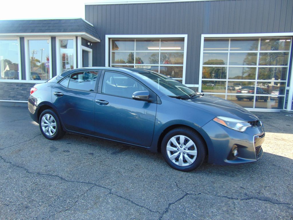 2015 Toyota Corolla Image 1