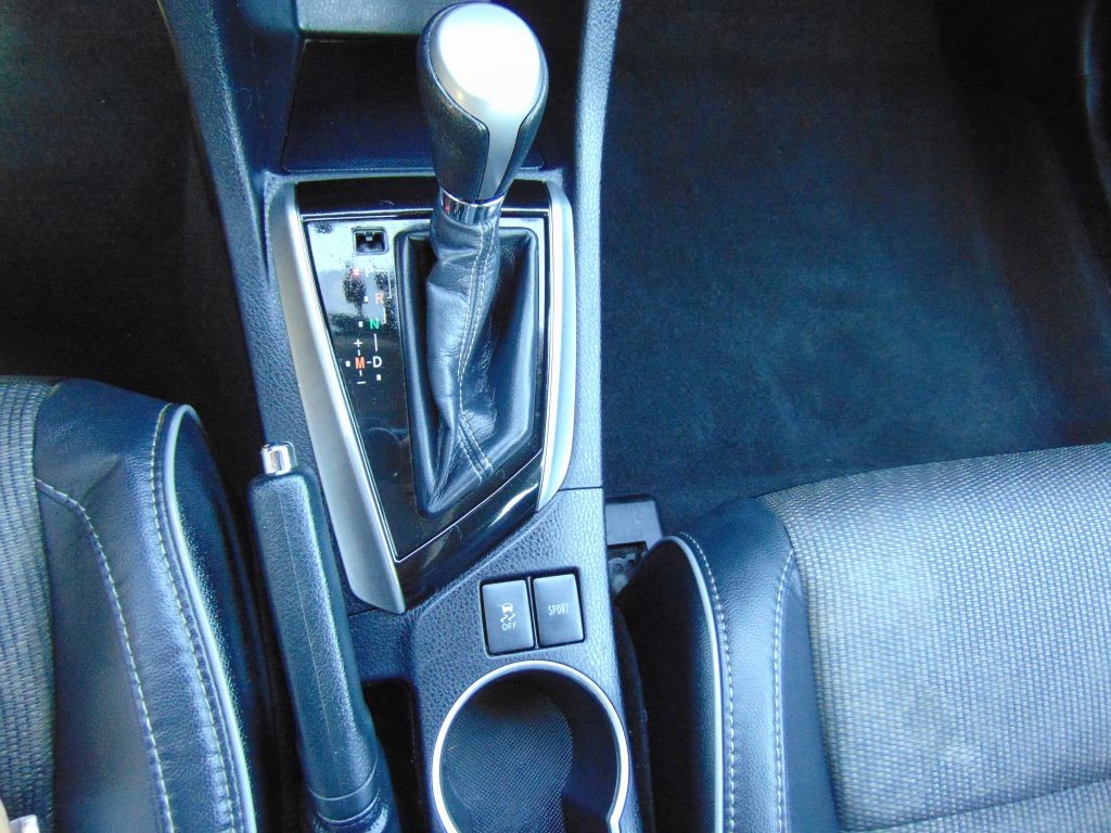 2015 Toyota Corolla Image 16