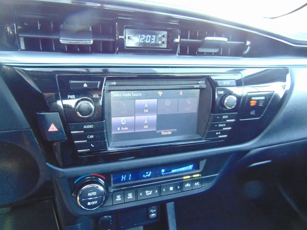 2015 Toyota Corolla Image 17